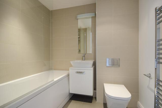  Image of 1 bedroom Flat to rent in New Kings Road London SW6 at New Kings Road, London, SW6