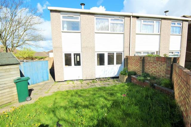  Image of 3 bedroom End of Terrace to rent in Queens Park Road Brighton BN2 at Queens Park Road, Brighton