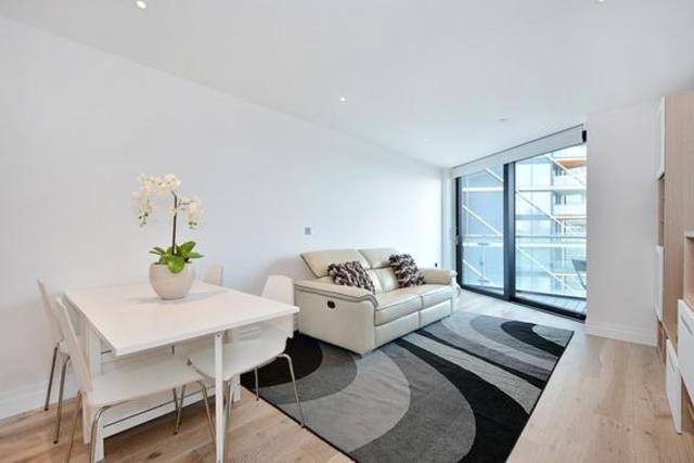  Image of 2 bedroom Flat to rent in South Quay Square London E14 at Discovery Dock Apartments East, Canary Wharf, E14