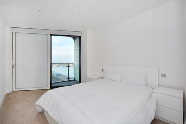  Image of 2 bedroom Flat to rent in South Quay Square London E14 at Discovery Dock Apartments East, Canary Wharf, E14
