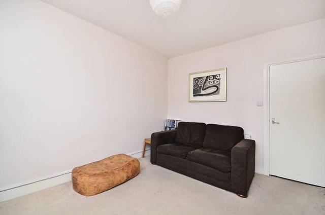 Image of 1 bedroom Flat to rent in Arundel Gardens London W11 at Arundel Gardens, Notting Hill, W11