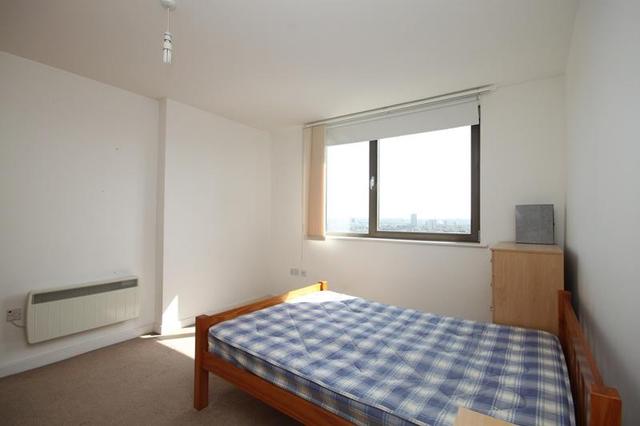  Image of 2 bedroom Flat to rent in Spencer Way London E1 at Kelday Heights, Spencer Way, London, E1