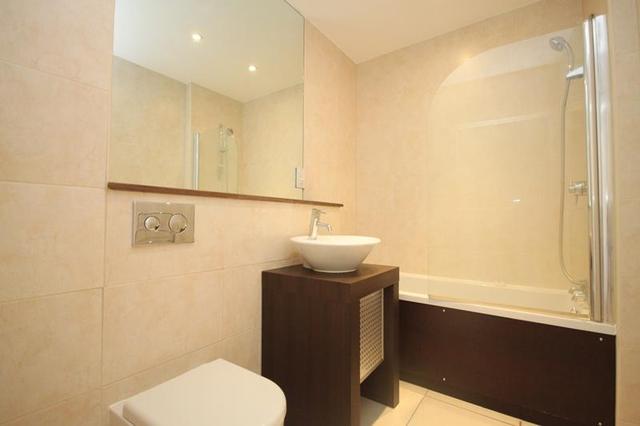  Image of 2 bedroom Flat to rent in Spencer Way London E1 at Kelday Heights, Spencer Way, London, E1
