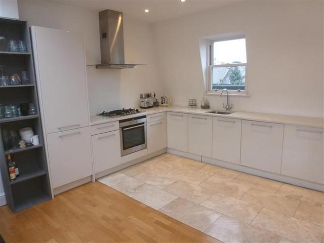 Image of 2 bedroom Flat to rent in Ladbroke Gardens London W11 at Labroke Gardens, London, W11