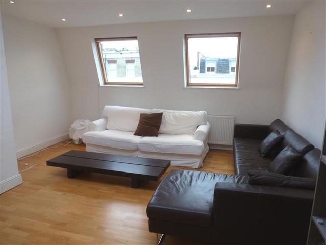  Image of 2 bedroom Flat to rent in Ladbroke Gardens London W11 at Labroke Gardens, London, W11