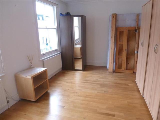  Image of 2 bedroom Flat to rent in Ladbroke Gardens London W11 at Labroke Gardens, London, W11