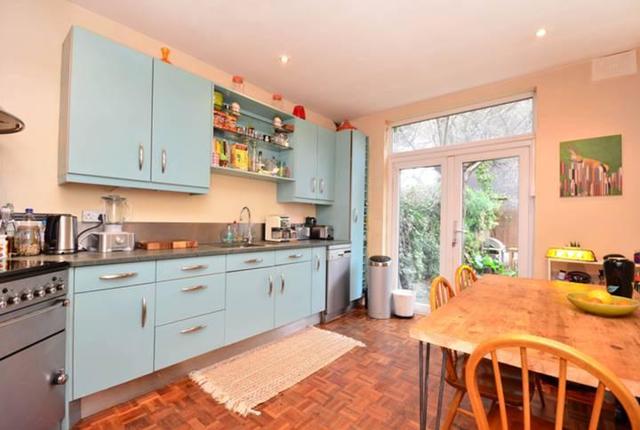  Image of 2 bedroom Flat to rent in Latimer Road London W10 at Latimer Road, North Kensington, W10
