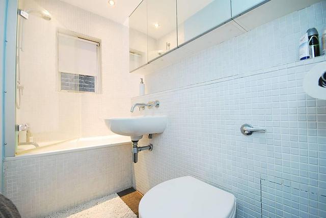  Image of 2 bedroom Flat to rent in Margravine Road London W6 at Margravine Road, Barons Court, W6