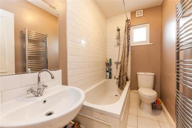  Image of 2 bedroom Flat to rent in Holland Park Avenue London W11 at Holland Park Avenue, Holland Park, W11
