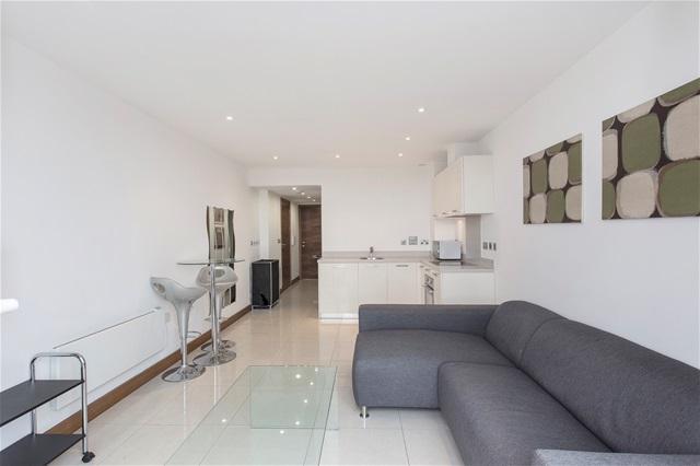  Image of 1 bedroom Flat to rent in Hay Currie Street London E14 at Panoramic Tower, Canary Wharf, E14