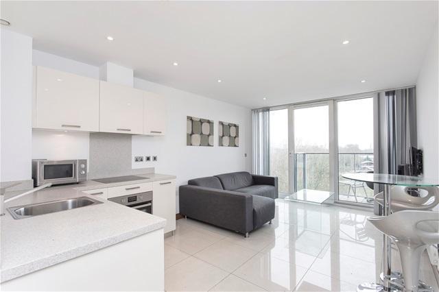  Image of 1 bedroom Flat to rent in Hay Currie Street London E14 at Panoramic Tower, Canary Wharf, E14