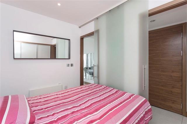  Image of 1 bedroom Flat to rent in Hay Currie Street London E14 at Panoramic Tower, Canary Wharf, E14