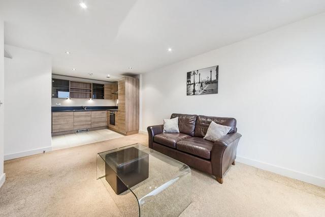  Image of 2 bedroom Flat to rent in Westferry Circus London E14 at Westferry Circus, Canary Wharf, E14