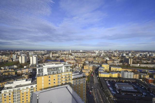  Image of 2 bedroom Flat to rent in Westferry Circus London E14 at Westferry Circus, Canary Wharf, E14