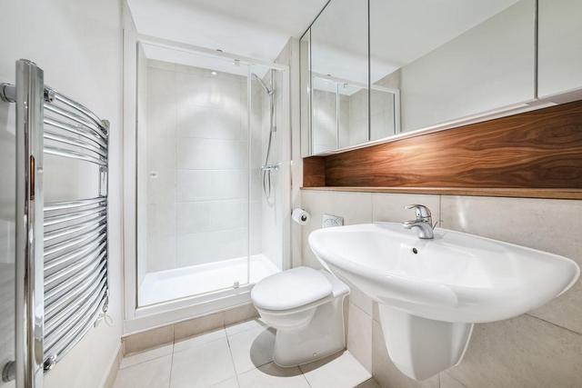  Image of 2 bedroom Flat to rent in Westferry Circus London E14 at Westferry Circus, Canary Wharf, E14