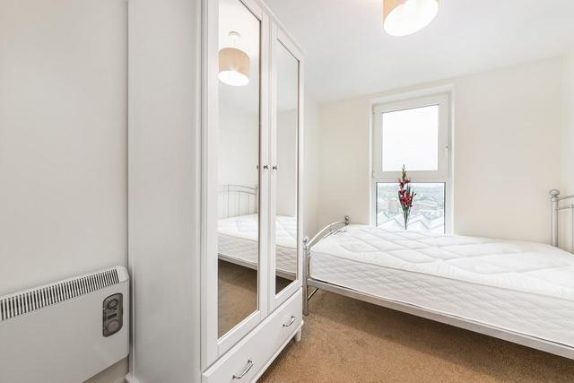  Image of 2 bedroom Flat to rent in Westferry Circus London E14 at Westferry Circus, Canary Wharf, E14