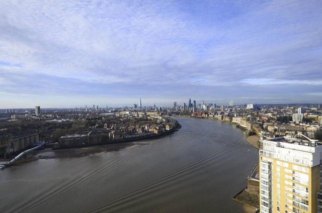  Image of 2 bedroom Flat to rent in Westferry Circus London E14 at Westferry Circus, Canary Wharf, E14