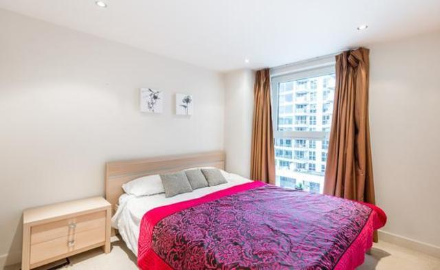  Image of 2 bedroom Flat to rent in Marsh Wall London E14 at Marsh Wall, Canary Wharf, E14