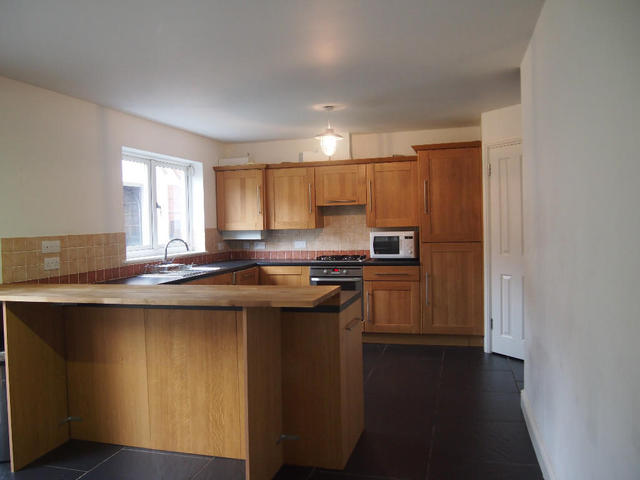  Image of 4 bedroom Semi-Detached house to rent in Cecil Road Gorseinon Swansea SA4 at Cecil Road, SA4