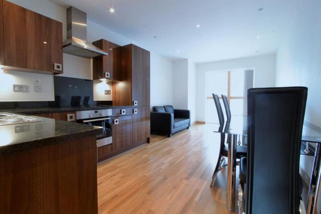  Image of 2 bedroom Flat to rent in Frances Wharf London E14 at Frances Wharf, Limehouse, E14