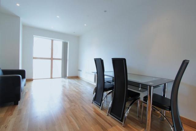  Image of 2 bedroom Flat to rent in Frances Wharf London E14 at Frances Wharf, Limehouse, E14