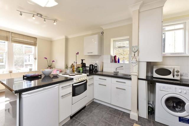  Image of Studio flat to rent in Union Road London SW4 at Clapham Road, Stockwell, SW4