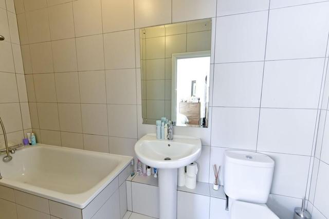  Image of Studio flat to rent in Union Road London SW4 at Clapham Road, Stockwell, SW4