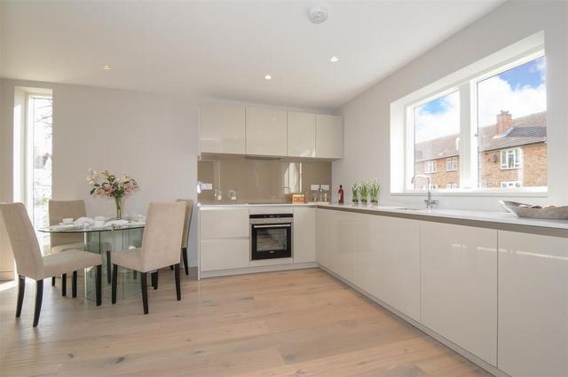  Image of 2 bedroom Flat to rent in Lansdowne Way London SW8 at Lansdowne Way, Vauxhall, SW8