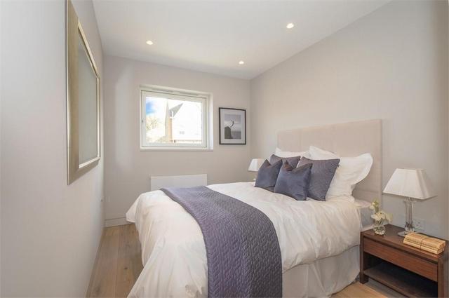  Image of 2 bedroom Flat to rent in Lansdowne Way London SW8 at Lansdowne Way, Vauxhall, SW8