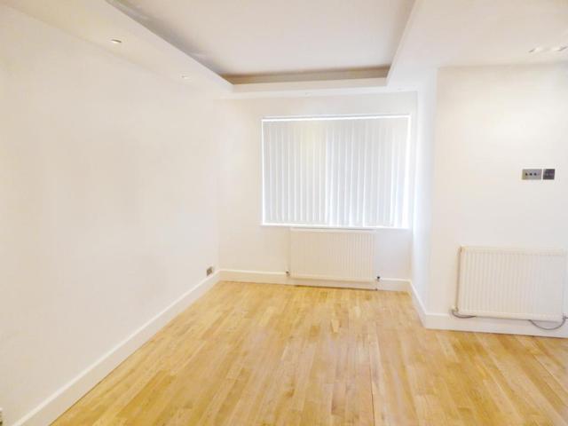  Image of 3 bedroom Houses to rent in Westbourne Park Road London W11 at Westborne Park Road, Westborne Park, W11