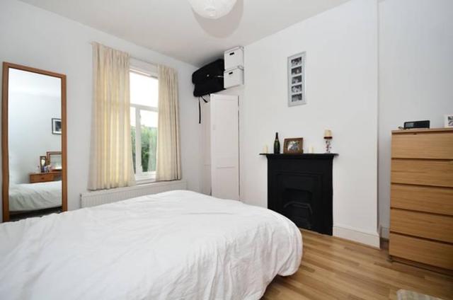  Image of 2 bedroom Flat to rent in Shepherds Bush Road London W6 at Shepherds Bush Road, London, W6