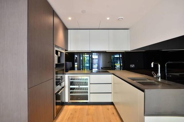  Image of 2 bedroom Flat to rent in Strype Street London E1 at Middlesex Street, Whitechapel, E1