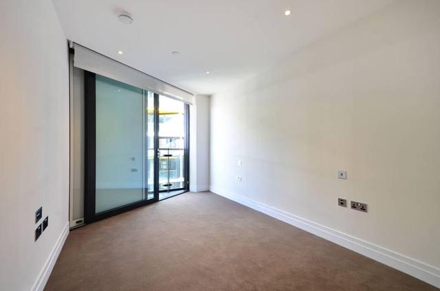  Image of 2 bedroom Flat to rent in Strype Street London E1 at Middlesex Street, Whitechapel, E1