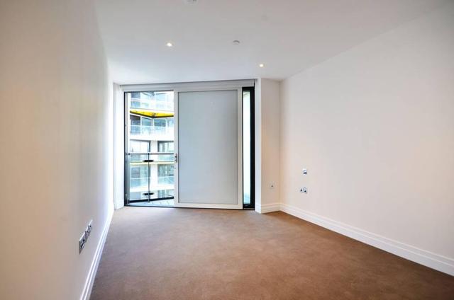 Image of 2 bedroom Flat to rent in Strype Street London E1 at Middlesex Street, Whitechapel, E1