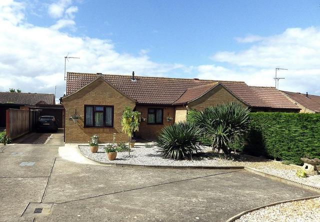  Image of 2 bedroom Semi-Detached Bungalow for sale in Witton Close Heacham King