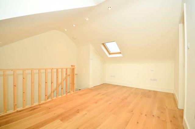  Image of 3 bedroom Flat to rent in Coningham Road London W12 at Coningham Road, Shepherd