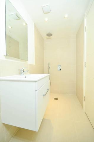  Image of 3 bedroom Flat to rent in Coningham Road London W12 at Coningham Road, Shepherd