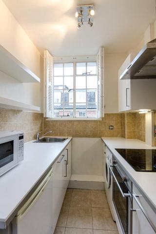  Image of Studio flat to rent in Queen