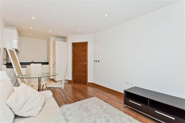  Image of 1 bedroom Flat to rent in Fairmont Avenue London E14 at Ontario Tower, Canary Wharf, E14