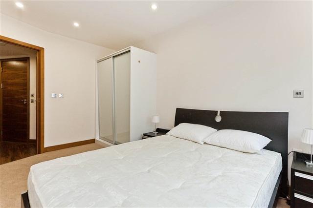  Image of 1 bedroom Flat to rent in Fairmont Avenue London E14 at Ontario Tower, Canary Wharf, E14