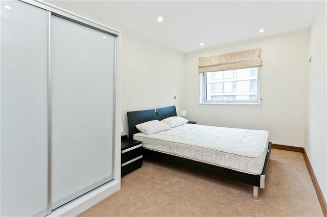  Image of 1 bedroom Flat to rent in Fairmont Avenue London E14 at Ontario Tower, Canary Wharf, E14