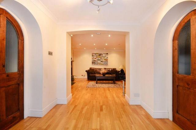  Image of 2 bedroom Flat to rent in Holland Road London W14 at Mansion, Holland Road, Shepherds Bush, W14