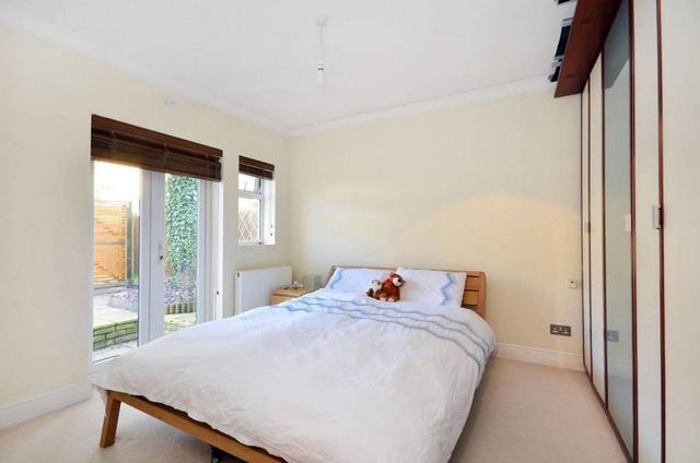  Image of 2 bedroom Flat to rent in Holland Road London W14 at Mansion, Holland Road, Shepherds Bush, W14