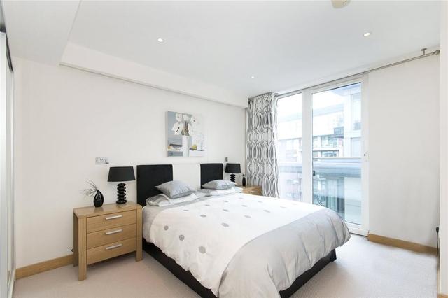  Image of 1 bedroom Flat to rent in Fairmont Avenue London E14 at New Providence Wharf, Canary Wharf, E14