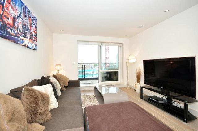  Image of 2 bedroom Flat to rent in Westferry Circus London E14 at Westferry Circus, Canary Wharf, E14