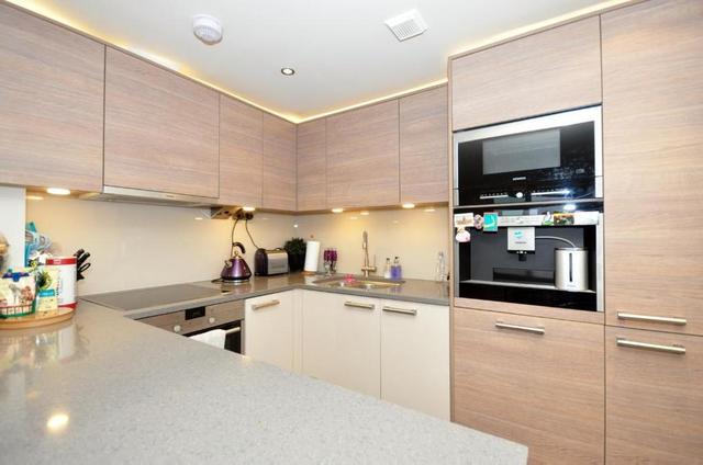  Image of 2 bedroom Flat to rent in Westferry Circus London E14 at Westferry Circus, Canary Wharf, E14