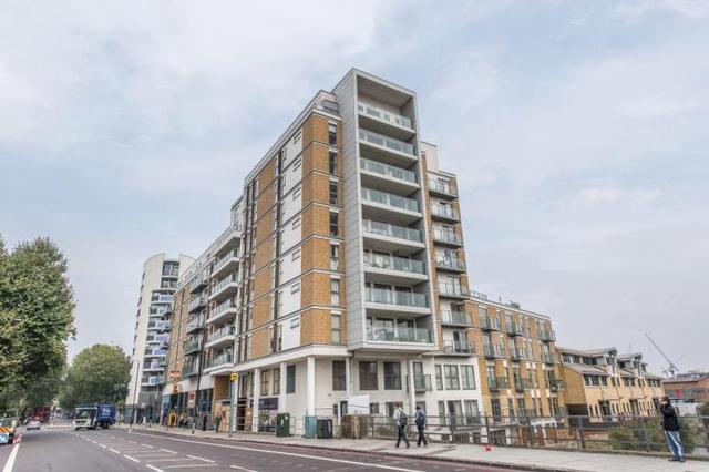  Image of 2 bedroom Flat to rent in Westferry Circus London E14 at Westferry Circus, Canary Wharf, E14