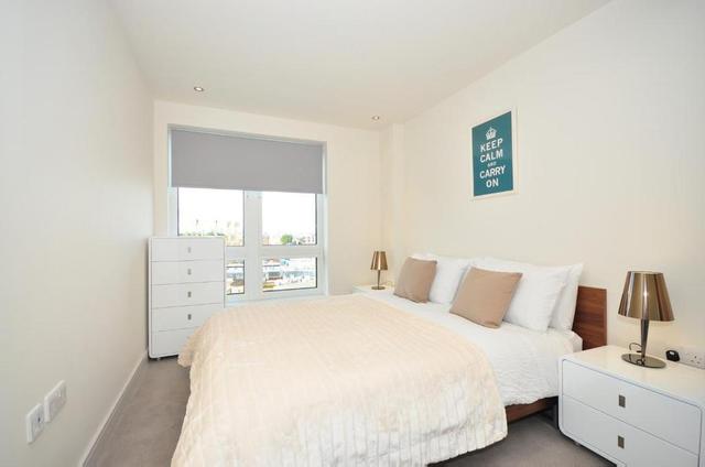  Image of 2 bedroom Flat to rent in Westferry Circus London E14 at Westferry Circus, Canary Wharf, E14