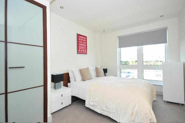  Image of 2 bedroom Flat to rent in Westferry Circus London E14 at Westferry Circus, Canary Wharf, E14