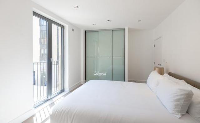  Image of 2 bedroom Flat to rent in Praed Street London W2 at Peninsula Apartments, Praed Street, Paddington, W2